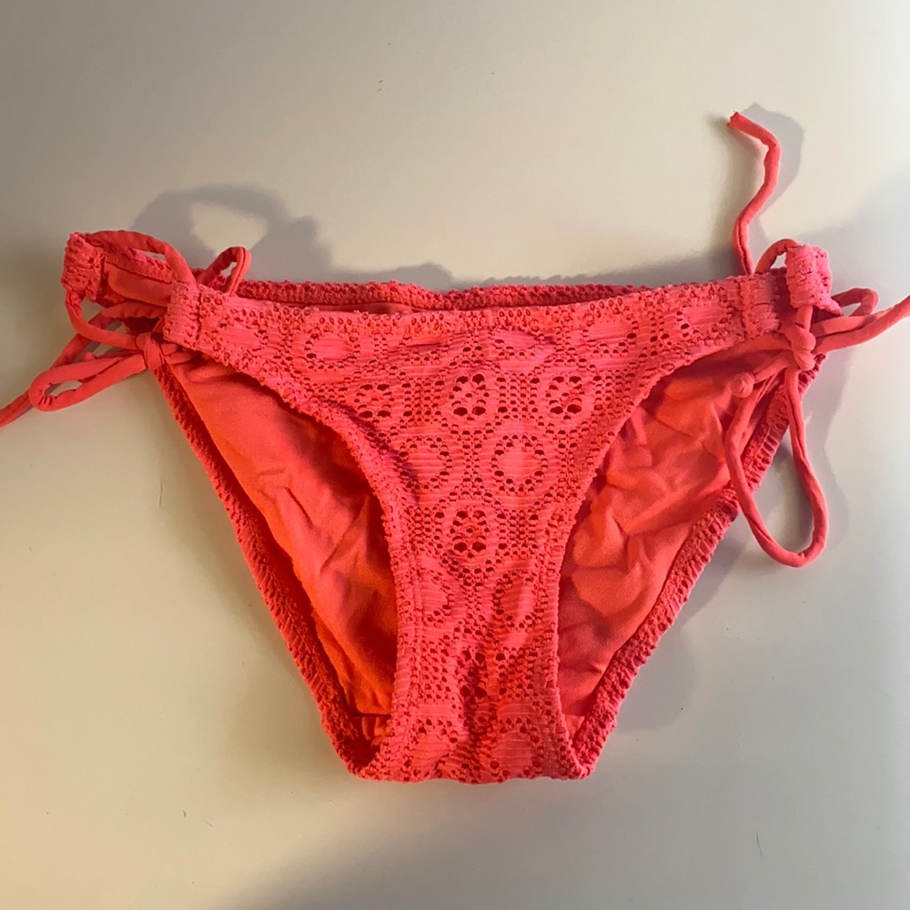 3/$10🌻 Bright pink bikini bottoms